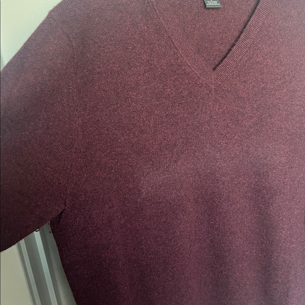 100% Cashmere Burgundy V Neck Sweater - Picture 6 of 8